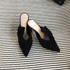 *New* no box, Vince Camuto Amillada slip on mule in gorgeous Italian suede 8.5m!